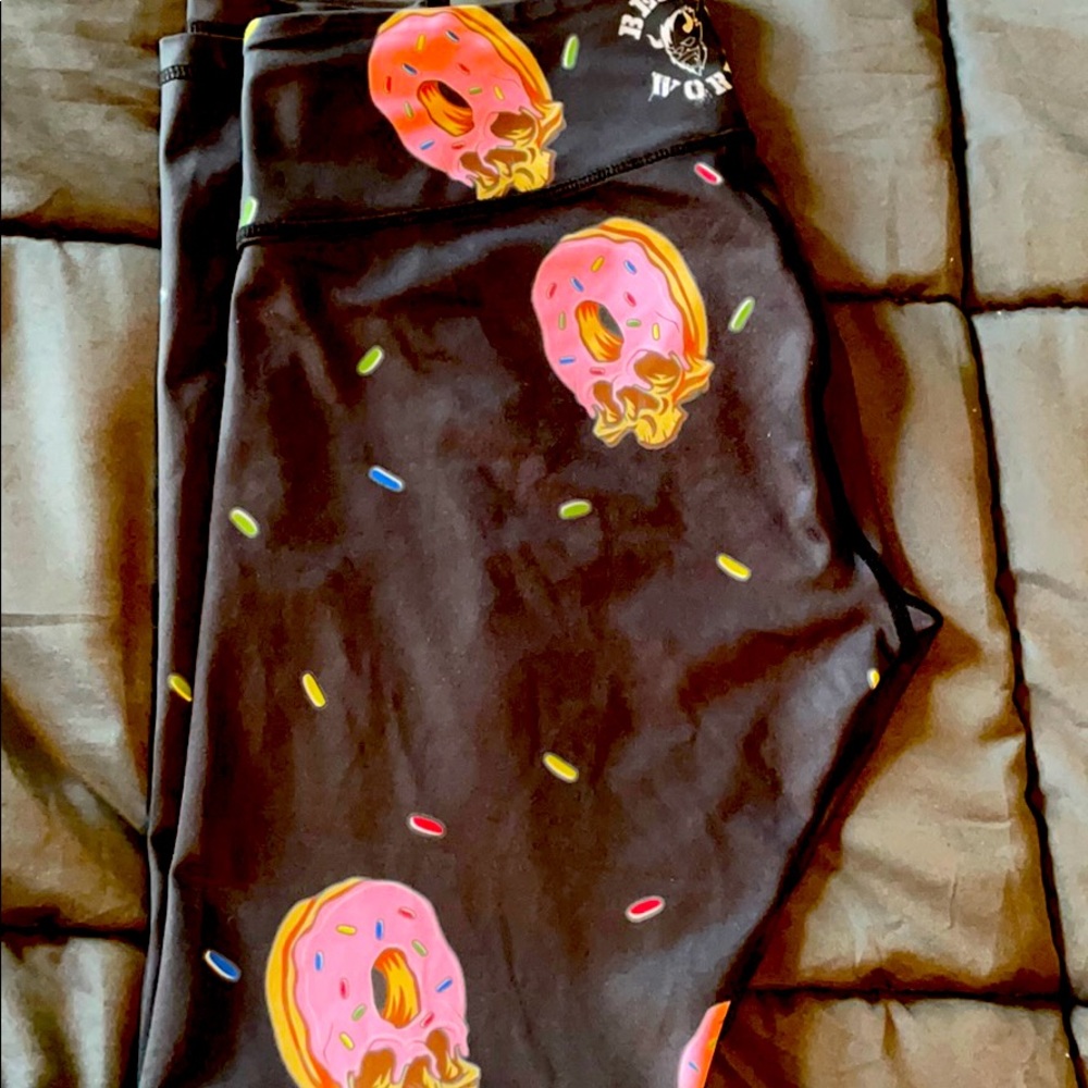 Beast Worx Donut Skull leggings. Size M